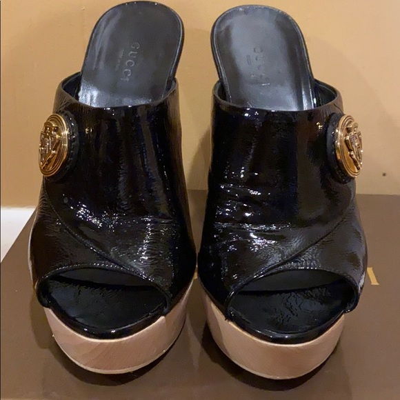 Gucci Hysteria Black Patent Leather Clogs - Picture 5 of 7